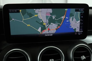 Mercedes-Benz C-Klasse Mercedes-Benz C-klasse 300e AMG Night | Carplay | 360 camera | Trekhaak | Stoelverwarming | Keyless | Leder/Alcantara | Full LED | Navigatie - afbeelding nr 15