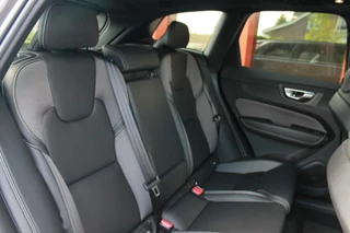 Volvo XC60 Volvo XC60 T6 Recharge AWD R-Design | Longe Range | Panoramadak | Stoelverwarming | 360° Camera | HUD | Trekhaak | Harman / Kardon | Glossy Black - afbeelding nr 22