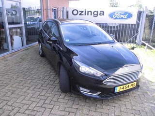 Ford Focus - 136446382-0