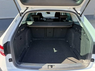 Škoda Superb Skoda Superb Combi 1.6 TDI Ambition PANORAMADAK, TREKHAAK - afbeelding nr 25