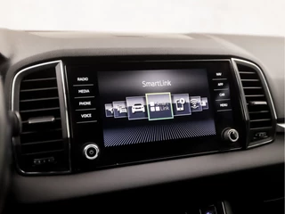 Škoda Karoq 150Pk Automaat (APPLE CARPLAY, GROOT NAVI, CAMERA, TREKHAAK, SPORTSTOELEN, GETINT GLAS, PARKEERSENSOREN, CRUISE, NIEUWSTAAT) - afbeelding nr 23