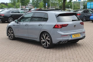 Volkswagen Golf Volkswagen Golf 1.5 eTSI R-Line / Panoramadak / Camera / Harman Kardon / Matrix LED / 18'' / Navigatie / DAB / ACC / Dodehoek / Stuurverwarming / Stoelverwarming - afbeelding nr 3