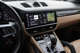 Porsche Cayenne Porsche Cayenne 3.0 E-Hybrid / Panoramadak / 360Camera / Luchtvering / 21'' / Softclose / Keyless / Sportchrono / Stuurverwarming / Stuurverwarming / DAB / Stoelverwarming / ACC - afbeelding nr 18