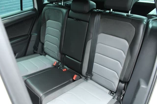 Volkswagen Tiguan Volkswagen Tiguan 1.5 TSI 150pk ACT R-Line DSG7 NL-Auto NAP Panoramadak Clima Cruise Navi 360 Camera Dynaudio Keyless  HUD Dig. Cockpit El. Klep - afbeelding nr 25