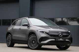 Mercedes-Benz EQA 350 4MATIC AMG Line 67 kWh Panodak Headup Trekhaak 360View Widescreen Sfeerverlicht 1800KG Trekgewicht 96000KM BJ2022
