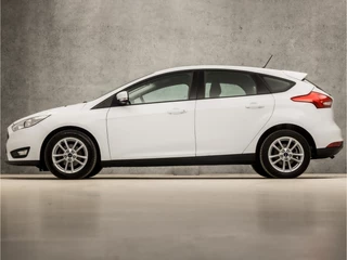 Ford Focus (APPLE CARPLAY, NAVIGATIE, LM VELGEN, PARKEERSENSOREN, SPORTSTOELEN, CRUISE, ELEK PAKKET, NIEUWSTAAT) - afbeelding nr 2