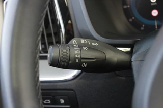 Volvo XC60 Volvo XC60 T8 Recharge AWD R-Design | Panoramadak | Parkeercamera | 20 Inch Velgen | Glossy Black | Keyless - afbeelding nr 28