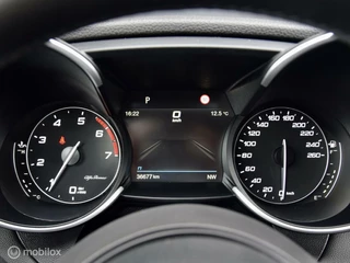 Alfa Romeo Giulia Alfa Romeo Giulia 2.0 T GME AWD Ti 280 pk I Leder I Navi I - afbeelding nr 14