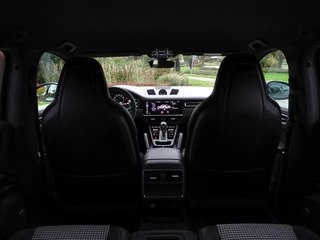 Porsche Cayenne Porsche Cayenne Coupé 3.0 474PK E-Hybrid / Sport Design / carbon / 22'' / LED *NAP* - afbeelding nr 40