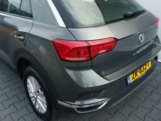 Volkswagen T-Roc Volkswagen T-Roc 1.0 TSI 116pk Style | Navigatie | Achteruitrijcamera | Winterpakket - afbeelding nr 30