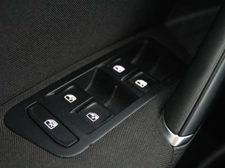 Volkswagen Golf Volkswagen Golf 1.0 TSI Business Edition Connected | Automaat |  Camera | Navigatie | Trekhaak | Climate control | Sportstoelen | Cruise control | Parkeerhulp | Bluetooth - afbeelding nr 13