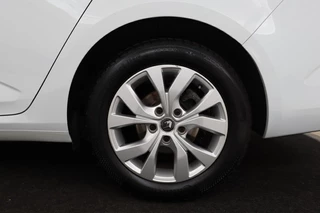 Renault Mégane Renault Mégane 1.3 TCe Limited | Carplay | Keyless | Navigatie |  Climate control | Parkeerhulp | Cruise control | DAB | Bluetooth - afbeelding nr 23
