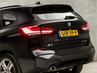 BMW X1 221Pk Automaat (PANORAMADAK, M PAKKET, GROOT NAVI, SFEERVERLICHTING, ADAPTIVE CRUISE, HEAD-UP DISPLAY, SPORTSTOELEN, LEDER, ELEK ACHTERKLEP, CAMERA, NIEUWSTAAT) - afbeelding nr 15