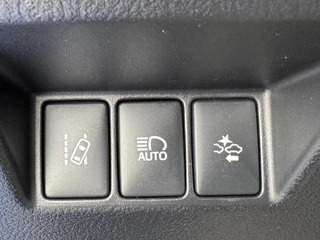 Toyota Yaris Toyota Yaris 1.5 VVT-i Aspiration DEALER ONDERHOUDEN / NL AUTO / CAMERA / NAVIGATIE / BLUETOOTH / VOLLE TANK - afbeelding nr 12