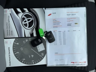 Toyota Yaris Toyota Yaris 1.5 Hybrid Dynamic Bi-Tone HYBRID / 1E EIGENAAR / STOELVERWARMING / CAMERA / LMV / NL AUTO / DEALER ONDERHOUDEN - afbeelding nr 26