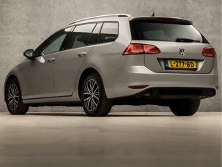 Volkswagen Golf Automaat (APPLE CARPLAY, NAVIGATIE, CLIMATE, STOELVERWARMING, GETINT GLAS, SPORTSTOELEN, CRUISE, PARKEERSENSOREN, LM VELGEN, NIEUWSTAAT) - afbeelding nr 3
