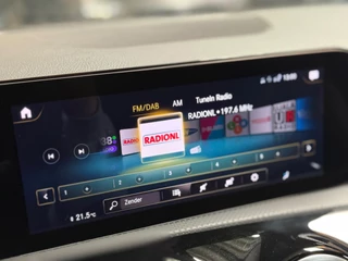 Mercedes-Benz A-Klasse Mercedes-Benz A-klasse 220 4MATIC Premium Plus AMG Night | Pano | Keyless | Sfeerverlichting | Memory seats - afbeelding nr 25