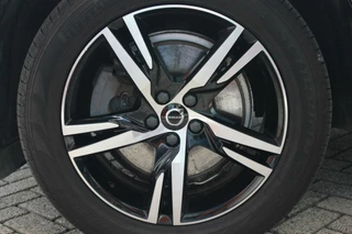 Volvo XC60 Volvo XC60 T6 Recharge AWD R-Design | Longe Range | Panoramadak | Stoelverwarming | 360° Camera | HUD | Trekhaak | Harman / Kardon | Glossy Black - afbeelding nr 14