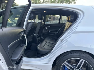 BMW 1 Serie BMW 1-serie 118i High Executive|PANO|KEYLESS|CARPLAY| - afbeelding nr 11