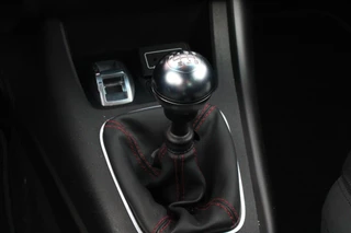 Alfa Romeo Giulietta Alfa Romeo Giulietta 1.4 120PK TURBO SPRINT | LEDEREN BEKLEDING | AFNEEMBARE TREHAAK | ALL SEASON BANDEN | NAVIGATIE | CLIMATE CONTROL | CRUISE CONTROL | CARBON INTERIEUR AFWERKING | 18