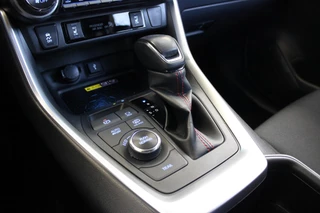 Toyota RAV4 Toyota RAV4 2.5 Plug-in Hybrid AWD // 12-2022 - Trekhaak - Camera - Elek. bestuurderstoel - Stoelverwarming - HUD - Navi - CarPlay & Android Auto - afbeelding nr 28