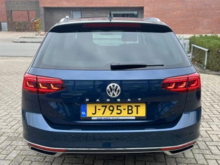 Volkswagen Passat Panoramadak Led Matrix ACC Camera Parkeersensoren Chroom Pakket Stoelverwarming 1/2 Leder Alcantara NL Auto 1e Eigenaar - afbeelding nr 4