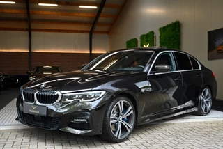 BMW 3 Serie BMW 3-serie 330i M-Sport Individual - Nappaleer - 360 Camera - Adaptive Cruise Control - Stuurverwarming - Keyless Entry - Schuifd - afbeelding nr 62