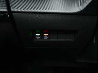 Peugeot e-208 Peugeot e-208 EV GT 350 50 kWh [ 3-Fase ] (INCL-BTW) *FULL-LED | DIGI-COCKPIT | BLINDSPOT | CAMERA | LEATHER-ALCANTARA | NAVI-FULLMAP | LANE-ASSIST | KEYLESS | DAB | CCS-FASTLOADER | HEATED-SPORTSEATS | AMBIENT-LIGHT | 17