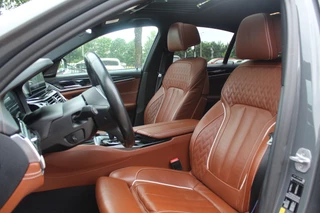 BMW 5 Serie BMW 5 Serie 530e iPerformance High Executive / Schuifdak / 360Camera / Head-up / 20'' / Volleder / Harman Kardon / Keyless / Navigatie / Stoelventilatie / Stuurverwarming / Dodehoek / ACC - afbeelding nr 4
