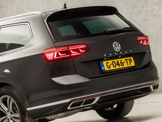 Volkswagen Passat 150Pk Automaat (PANORAMADAK, APPLE CARPLAY, DIGITAL COCKPIT, LUXE LEDEREN SPORTSTOELEN, 360 CAMERA, STOELVERWARMING, ZWART HEMEL, ADAPTIVE CRUISE, NIEUWSTAAT) - afbeelding nr 14