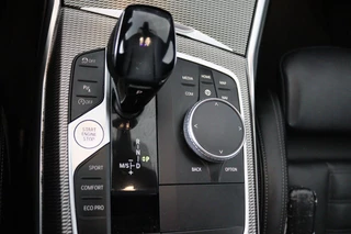 BMW 3 Serie BMW 3-serie 320i High Executive Edition (PARKEERSENSOREN, STOELVERWARMING, LEER, NAVIGATIE, NL-AUTO) - afbeelding nr 22