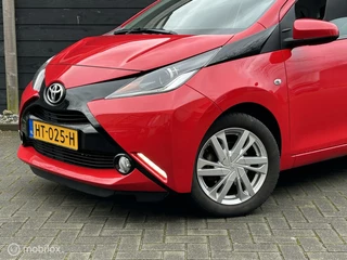 Toyota Aygo Toyota Aygo 1.0 VVT-i x-wave Cabrio / Open dak / schuifdak / Navigatie / LM / 1e eig. - afbeelding nr 2