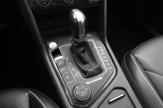 Volkswagen Tiguan Volkswagen Tiguan 2.0 TSI 4Motion Highline / Vol opties! / Panoramadak / Camera / Head-up / Leder / 18'' / Keyless / Dynaudio / Apple CarPlay / Standverwarming / Naavigatie / DAB / Dodehoek / Stoelverwarming / ACC - afbeelding nr 30