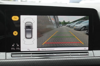 Volkswagen Golf Volkswagen Golf 1.5 eTSI R-Line / Panoramadak / Camera / Harman Kardon / Matrix LED / 18'' / Navigatie / DAB / ACC / Dodehoek / Stuurverwarming / Stoelverwarming - afbeelding nr 21