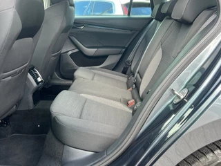 Škoda Octavia Škoda Octavia Combi 1.0 e-TSI Automaat Business Edition Navi Trekhaak Camera Carplay ACC DAB Stoel + Stuurverwarming Keyless Getint Glas NL Auto - afbeelding nr 12