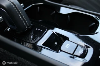 Volvo XC40 Volvo XC40 1.5 T3 R-Design, Pano, Trekhaak, Winterset, Pdc + camera, 360 vieuw, Stoel/stuur verwarming, Keyless, Carplay, Donkerglas, Harman kardon, Clima, Navi, Elektrische achterklep. - afbeelding nr 27