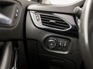 Opel Astra Opel Astra Sports Tourer 1.2 Sport (APPLE CARPLAY, NAVIGATIE, CLIMATE, CAMERA, ADAPTIVE CRUISE, SPORTSTOELEN, GETINT GLAS, LEDER, TREKHAAK, NIEUWSTAAT) - afbeelding nr 24