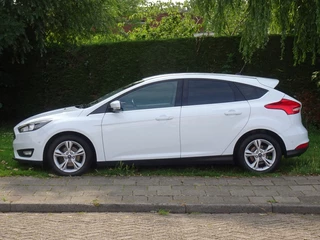 Ford Focus Ford Focus 1.0 Titanium Edition met Navi en WinterPack - afbeelding nr 2