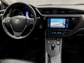 Toyota Auris Toyota Auris Touring Sports 1.8 Hybrid Sport Automaat (PANORAMADAK, NAVIGATIE, LEDER, STOELVERWARMING, CAMERA, SPORTSTOELEN, KEYLESS, LED KOPLAMPEN, NIEUWE APK, NIEUWSTAAT) - afbeelding nr 7