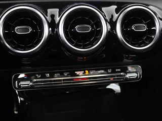 Mercedes-Benz A-Klasse Mercedes-Benz A-klasse 180d AMG | 36.600km NAP | Panoramadak | Stoelverwarming | Carplay | Camera | Full LED | Navigatie | Leder/Alcantara | Widescreen - afbeelding nr 29