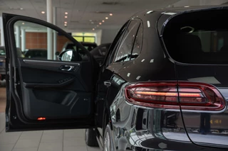 Porsche Macan Porsche Macan 3.6 Turbo|SportDesign|Keyless|CarPlay|BOSE|Carbon|Standkachel|Facelift|Dealer Onderhouden - afbeelding nr 7