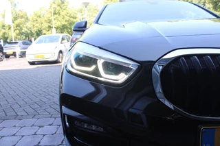 BMW 1 Serie BMW 1-serie 118i 140PK AUTOMAAT EXECUTIVE EDITION | PANORAMISCH SCHUIF/KANTELKDAK | AFNEEMBARE TREKHAAK | DRAADLOZE TELEFOONLADER | DRAADLOZE APPLE CARPLAY/ANDROID AUTO | NAVIGATIE | ACHTERUITRIJ CAMERA | PARKEERSENSOREN VOOR EN ACHTER | CRUISE CONTROL | FULL LED KOPLAMPEN | CLIMATE CONTROL | ALL SEASON BANDEN | 17