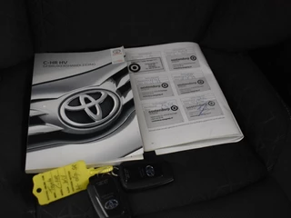 Toyota C-HR Toyota C-HR 1.8 Hybrid Dynamic | Trekhaak | Parkeersensoren V+A | Navigatie - afbeelding nr 9