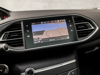 Peugeot 308 Peugeot 308 SW 1.2 PureTech Sport (PANORAMADAK, APPLE CARPLAY, GROOT NAVI, PARKEERSENSOREN, GETINT GLAS, SPORTSTOELEN, LANE ASSIST, CRUISE, NIEUWE APK, NIEUWSTAAT) - afbeelding nr 25