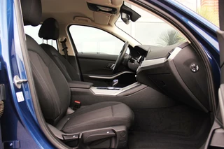 BMW 3 Serie ➡️ BMW 3-serie 318i G20 Sedan Executive Edition | 1e eigenaar | NL auto | Camera | LED | DAB | Carplay | PDC | Sportstuur | Cruise control | Bluetooth | - afbeelding nr 4