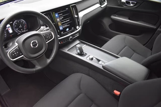 Volvo V60 Volvo V60 B3 163pk Momentum Advantage | Park Assist | Navigation Tech - afbeelding nr 3