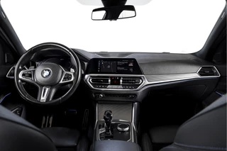 BMW 3 Serie BMW 3 Serie Touring 330e 292 PK xDrive High Executive M-Sport - Automaat | Dig. Cockpit | Cruise | Stoelverw. | PDC | 360 Camera | NAV + App. Connect | ECC | Elek. Klep | DAB | LM 18
