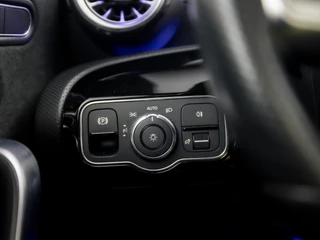 Mercedes-Benz A-Klasse Automaat (SCHUIFDAK, SFEERVERLICHTING, MEMORY SEATS, LEDER/ALCANTARA, WIDE SCREENS, STOELVERWARMING, GETINT GLAS, CAMERA, NIEUWE APK, NIEUWSTAAT) - afbeelding nr 24