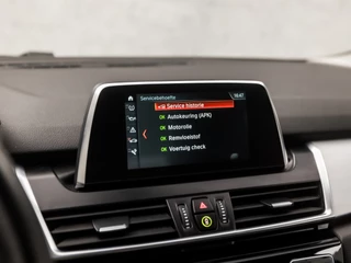 BMW 2 Serie Automaat (NAVIGATIE, CLIMATE, PARKEERSENSOREN, LED KOPLAMPEN, SPORTSTOELEN, CRUISE, TREKHAAK, ELEK ACHTERKLEP, NIEUWSTAAT) - afbeelding nr 25