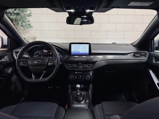 Ford Focus Ford Focus 1.0 EcoBoost ST Line | Panorama | Trekhaak | 1e Eig. - afbeelding nr 3